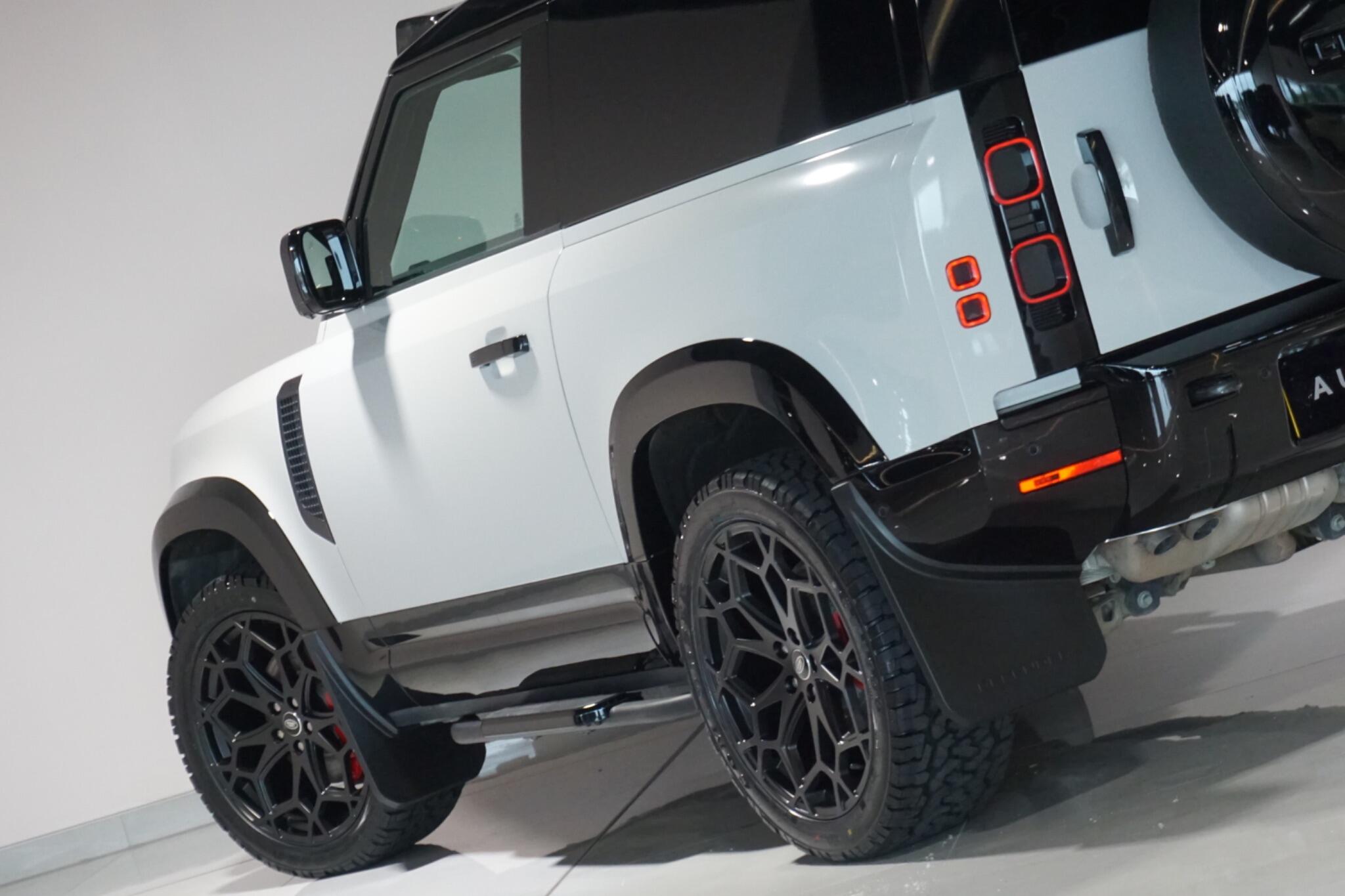 Land Rover Defender 90 3.0 D300 MHEV X-Dynamic HSE Hard Top SUV 3dr Diesel Auto 4WD SWB Euro 6 (s/s) (300 ps)